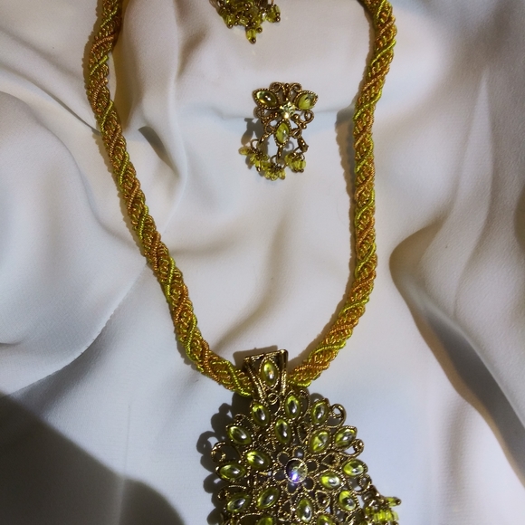 Vintage Necklace and Earring Set - Picture 9 of 10